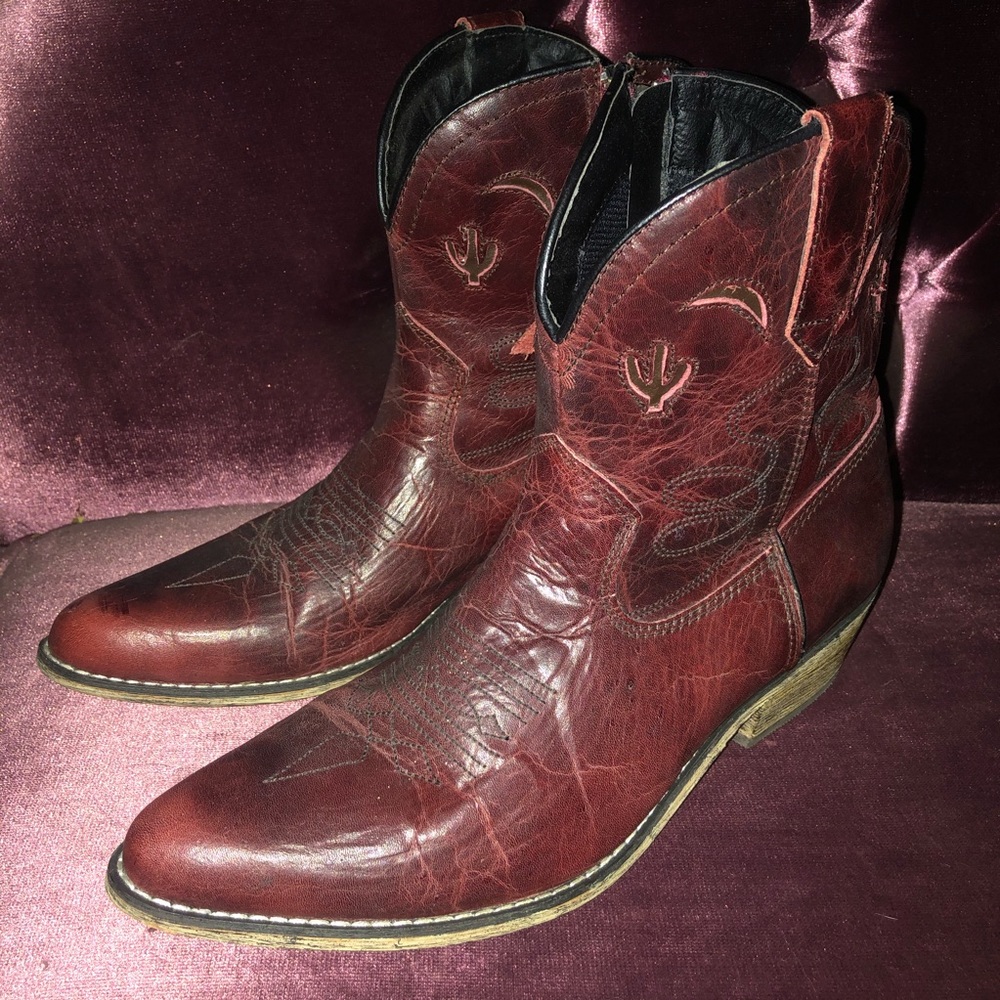 Red Dingo western boots